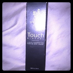 Younique Touch Mineral Liquid Foundation